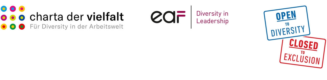 El texto «Carta de diversidad, para la diversidad en el entorno de trabajo» junto al logotipo con nueve puntos en diferentes colores con diferentes contornos. Justo al lado se encuentra el logotipo del eaf con el texto «Diversity in leadership». En el extremo derecho hay una señal azul con la frase «Abierto a la diversidad» y una señal roja debajo con la frase «Cerrado a la exclusión». 